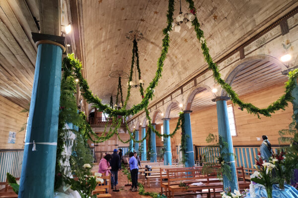 Normalización eléctrica Iglesias de Santa María de Loreto de Achao y Jesús Nazareno de Aldachildo