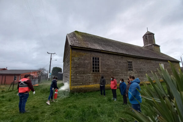 Plan comunitario para la prevención de riesgos de incendios en el Sitio Patrimonio Mundial Iglesias de Chiloé