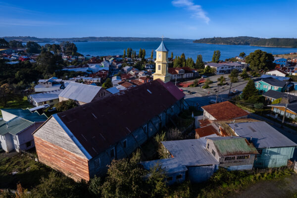 Reparación lado sur techumbre Iglesia Nuestra Señora del Rosario de Chonchi