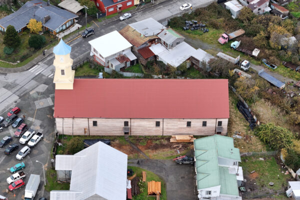 Reparación lado norte techumbre Iglesia Nuestra Señora del Rosario de Chonchi