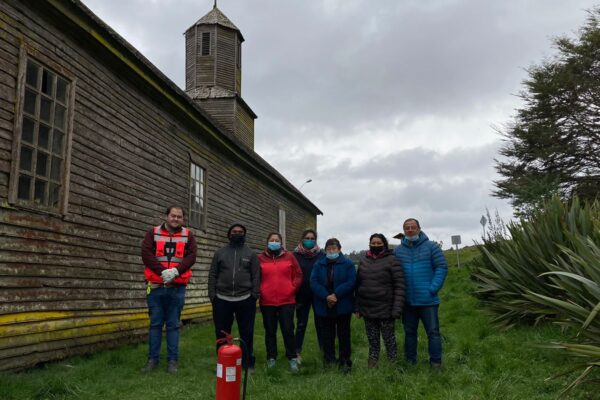 Plan comunitario para la prevención de riesgos de incendios en el Sitio Patrimonio Mundial Iglesias de Chiloé