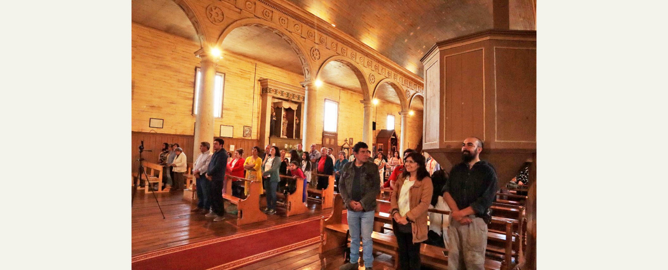 interior iglesia de chonchi