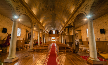 interior iglesia de chonchi