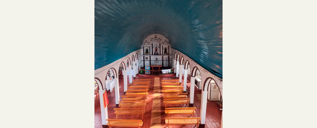 interior iglesia de quicaví